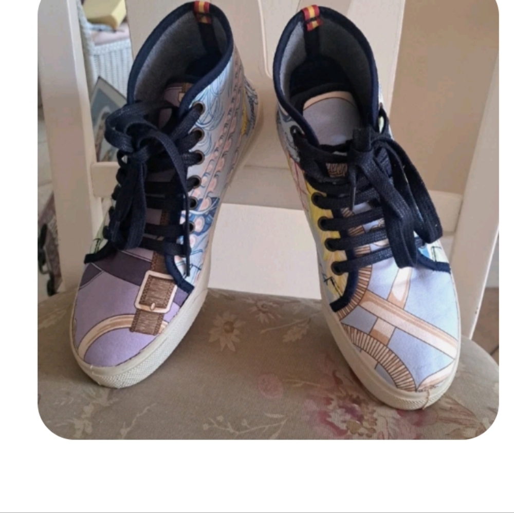 Respoke  Designer Hightop Sneakers From Spain Sz 38 US 7.5 Excellent
